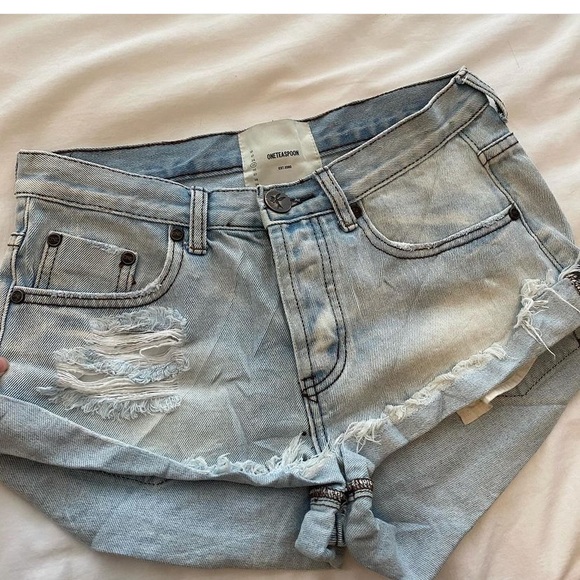 Low rise shorts - Picture 1 of 3